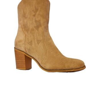 7.5 Western Cowgirl Women's Boots Faux Suede Olivia & Kate
